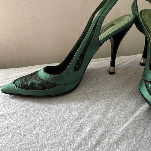 Louis Vuitton Green Satin Slingback Pumps with Black Lace - Picture 12 of 12
